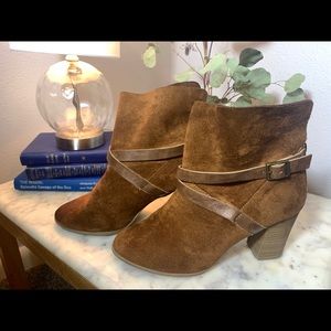 Brown suede boots size 8 womens